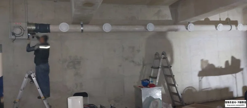배관 및 환기 설비 설치 작업