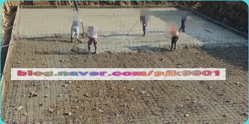 바닥 철근 배근 위 콘크리트 타설