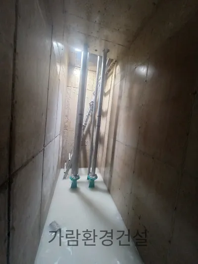 방류 통로 및 배관